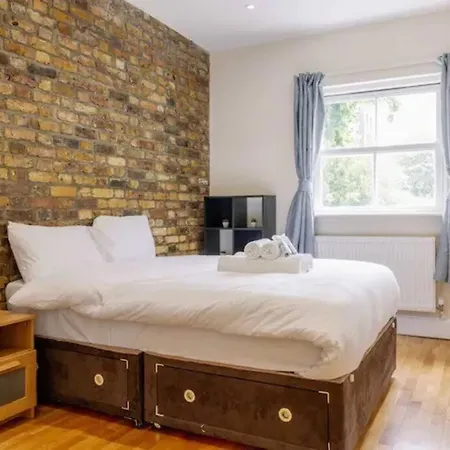 Bright And Quiet 2-Bed 2-Bath With Great Patio Apartment London Exterior photo