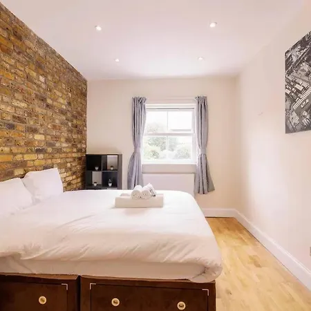 Bright And Quiet 2-Bed 2-Bath With Great Patio Apartment London Exterior photo