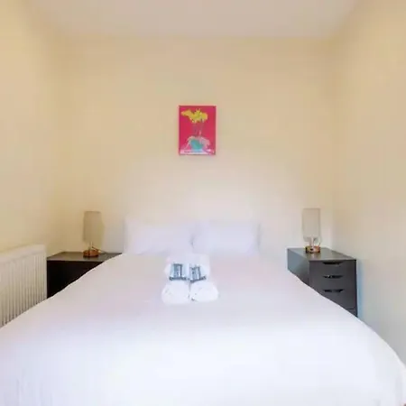 Bright And Quiet 2-Bed 2-Bath With Great Patio Apartment London Exterior photo