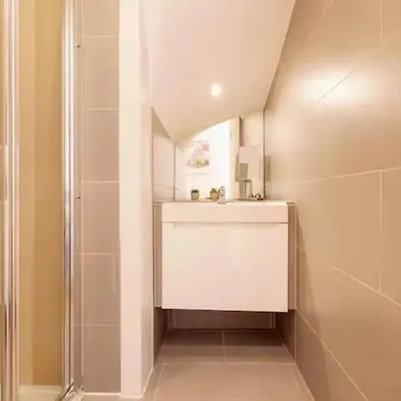 Bright And Quiet 2-Bed 2-Bath With Great Patio Apartment London Exterior photo